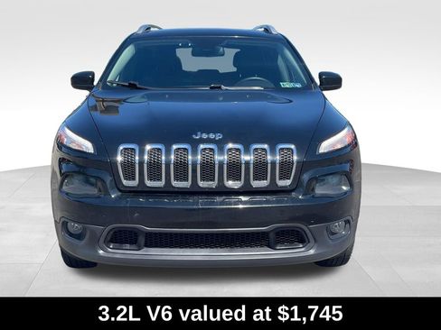 Used 2018 Jeep Cherokee Latitude Plus AWD/4WD image 2