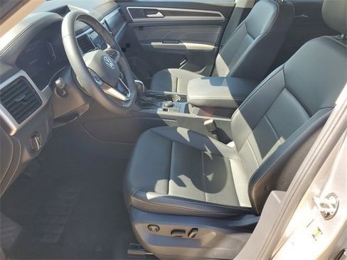 Used 2023 Volkswagen Atlas SE image 5
