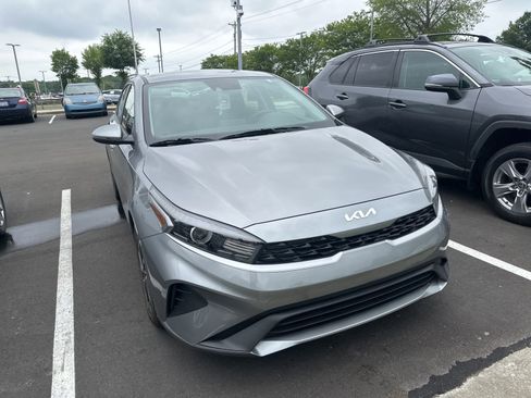 Used 2022 Kia Forte LXS w/ LXS Technology Package FWD image 3