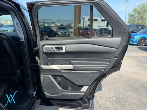 Used 2020 Ford Explorer XLT w/ Equipment Group 202A AWD/4WD image 18