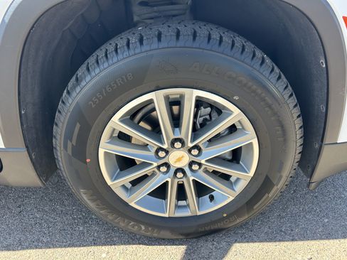 Certified 2023 Chevrolet Traverse LT FWD image 9