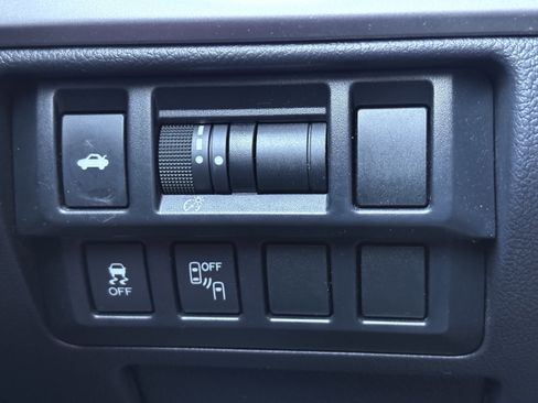 Used 2015 Subaru Legacy 2.5i Limited image 17