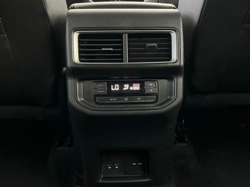 Used 2025 Volkswagen Atlas SE image 14