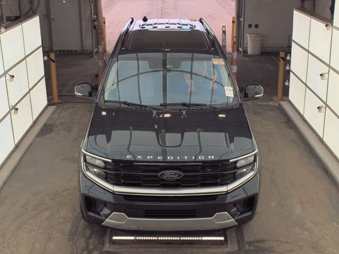 Used 2025 Ford Expedition Max Platinum AWD/4WD image 2