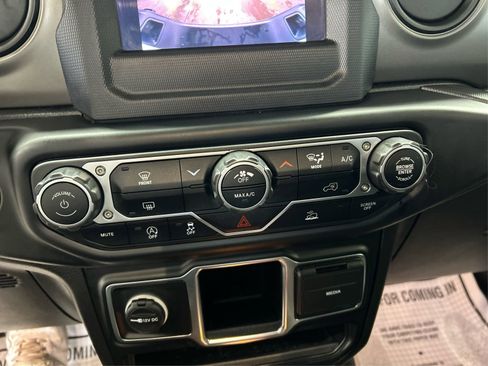 Used 2023 Jeep Gladiator Sport AWD/4WD image 26