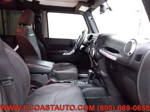 Used 2017 Jeep Wrangler Unlimited Rubicon image 13