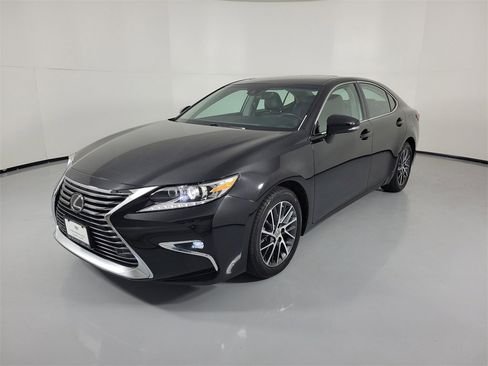 Used 2018 Lexus ES 350 w/ Luxury Package w/Wood Trim image 2
