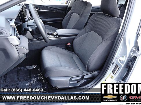 Used 2025 Toyota Camry LE image 9