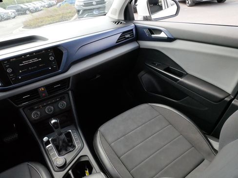 Used 2022 Volkswagen Taos SE AWD/4WD image 11