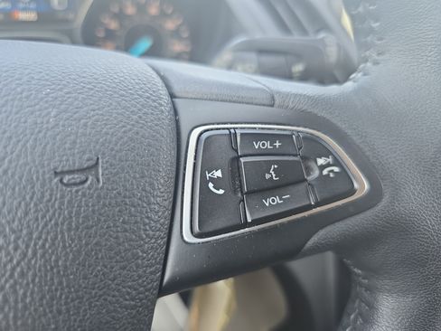 Used 2018 Ford Escape SEL w/ Ford Safe & Smart Package AWD/4WD image 17