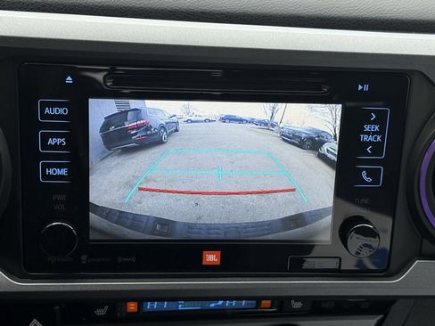 Used 2016 Toyota Tacoma TRD Sport image 16