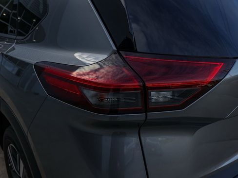 Used 2025 Nissan Rogue SL FWD image 7