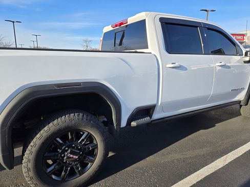 Used 2025 GMC Sierra 2500 AT4 w/ AT4 Premium Plus Package image 9