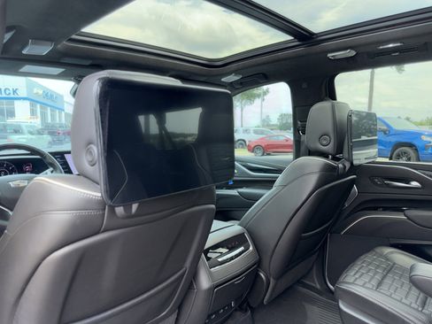 Used 2023 Cadillac Escalade ESV V AWD/4WD image 31