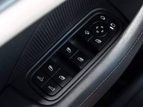 Certified 2025 Porsche Panamera w/ Premium Package RWD image 20