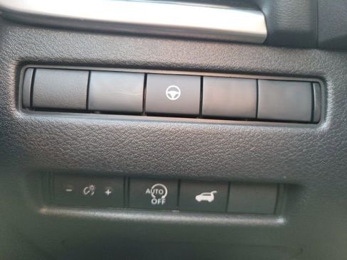 Certified 2025 Nissan Rogue SV image 28