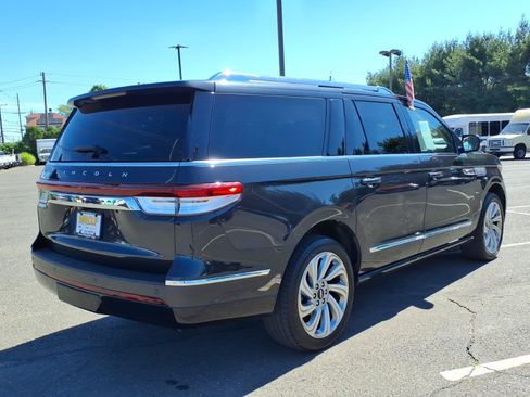 Used 2024 Lincoln Navigator L Reserve AWD/4WD image 7