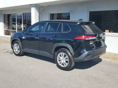 Used 2022 Toyota Corolla Cross L image 2