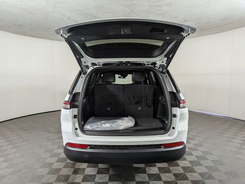 New 2025 Jeep Grand Cherokee L Altitude image 9