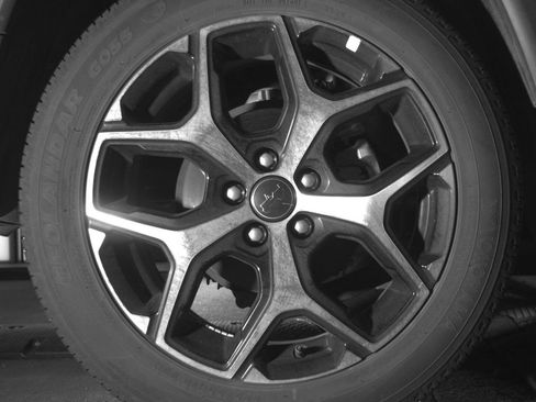 Used 2025 Jeep Compass Limited image 12