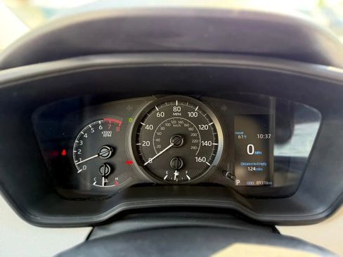Used 2021 Toyota Corolla L image 12