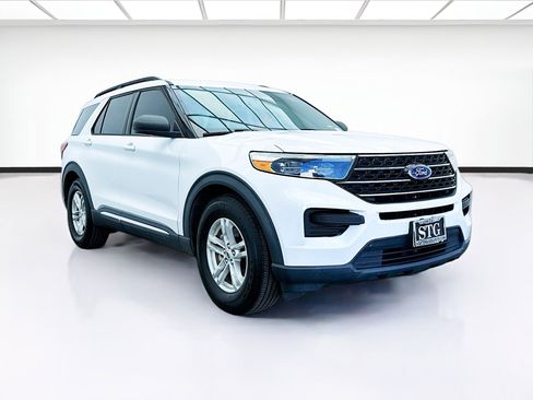 Used 2020 Ford Explorer XLT RWD image 3