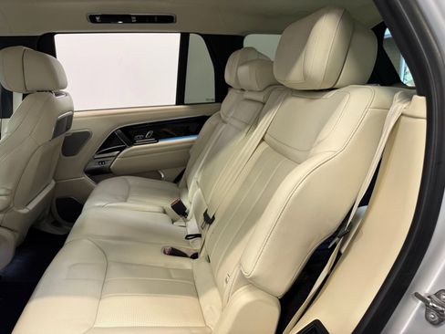 Used 2025 Land Rover Range Rover Long Wheelbase Autobiography image 13