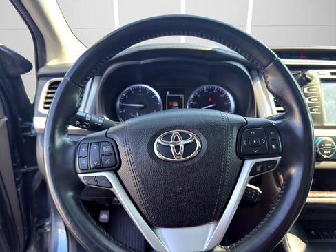 Used 2018 Toyota Highlander XLE AWD/4WD image 16