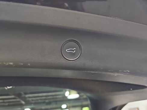 Used 2022 Tesla Model Y Long Range AWD/4WD image 13