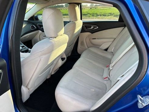 Used 2016 Chrysler 200 Limited FWD image 10