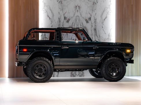 Used 2025 Ford Bronco Badlands image 5