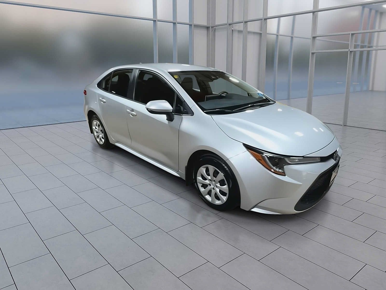 Used 2021 Toyota Corolla LE w/ Carpet Mat Package (TMS) FWD image 2