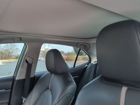 Used 2018 Toyota Camry XSE image 8