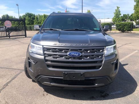 Used 2018 Ford Explorer XLT w/ Equipment Group 202A AWD/4WD image 2