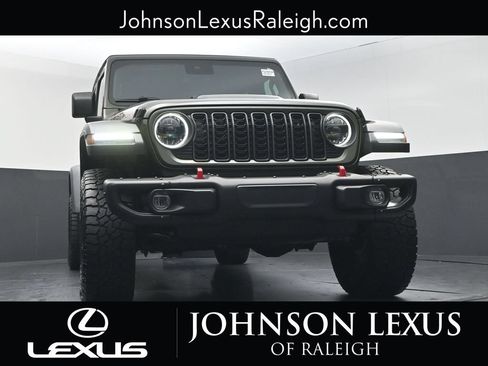 Used 2024 Jeep Gladiator Rubicon w/ Convenience Group AWD/4WD image 17