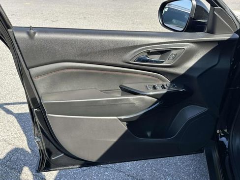 Used 2025 Chevrolet Trax RS w/ Driver Confidence Package image 16