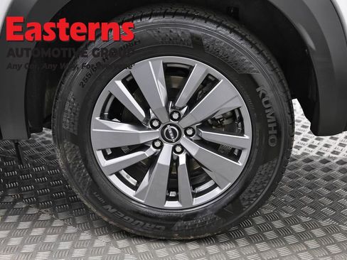 Used 2025 Nissan Pathfinder SV FWD image 33