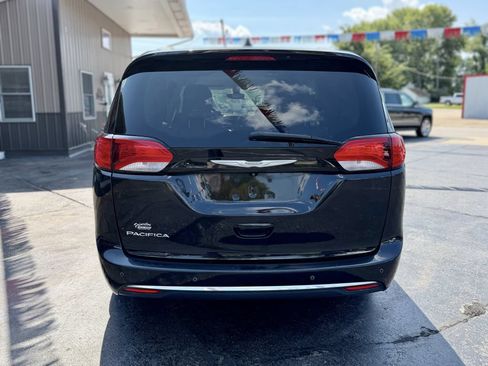 Used 2017 Chrysler Pacifica Touring-L Plus FWD image 7