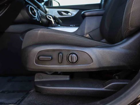 Used 2020 Chevrolet Blazer LT FWD image 20