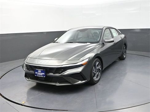 New 2025 Hyundai Elantra Limited image 4