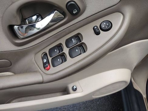 Used 2005 Chevrolet Malibu LS FWD image 12