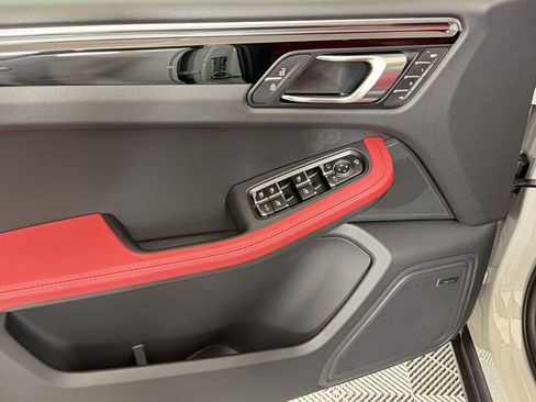 New 2026 Porsche Macan image 15