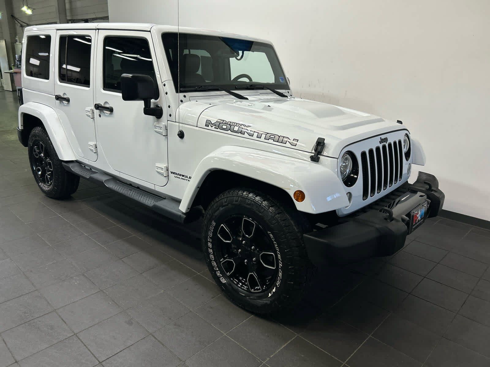 Used 2017 Jeep Wrangler Unlimited Sahara AWD/4WD image 2