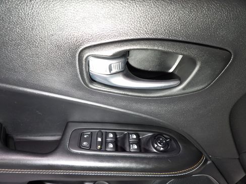 Used 2020 Jeep Compass Latitude AWD/4WD image 8