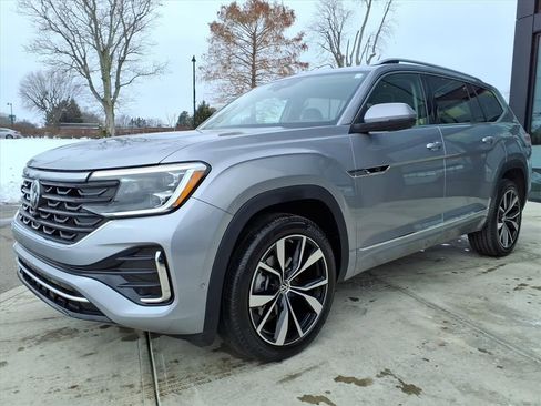 Used 2024 Volkswagen Atlas SEL Premium R-Line image 3