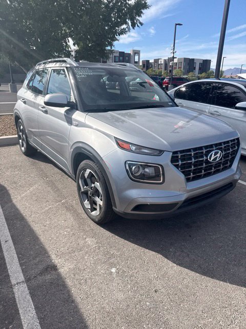 Used 2025 Hyundai Venue SEL FWD image 2