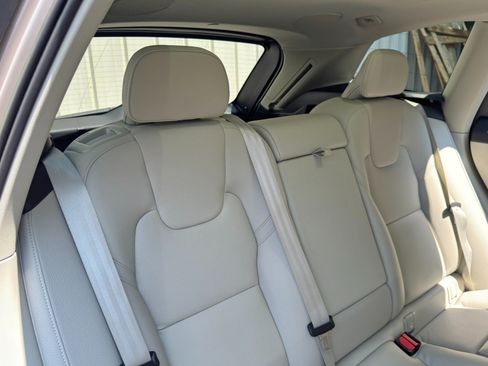 Used 2023 Volvo XC60 B5 Plus AWD/4WD image 40