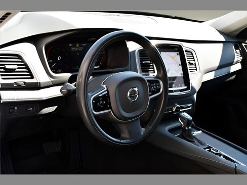 Used 2020 Volvo XC90 T6 Momentum w/ Protection Package Premier AWD/4WD image 12