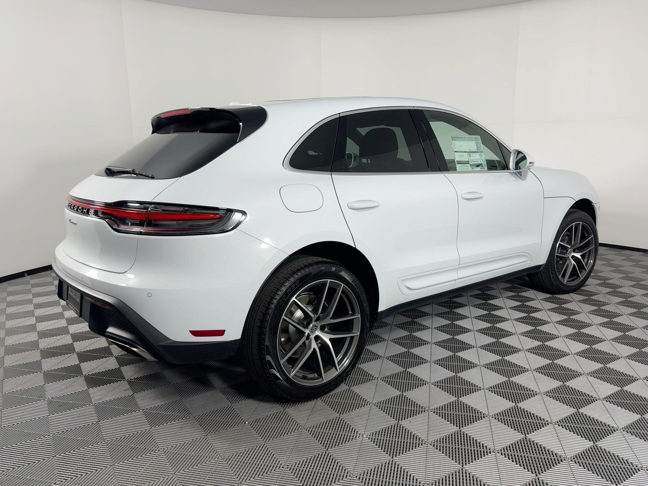 Certified 2026 Porsche Macan AWD/4WD image 9