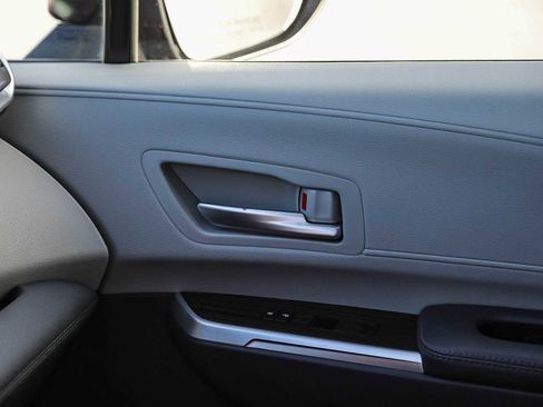 Used 2023 Toyota Sienna XLE image 22